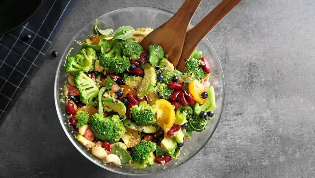 Jak zrobić sałatkę z brokułów, która zaskoczy Twoich gości?