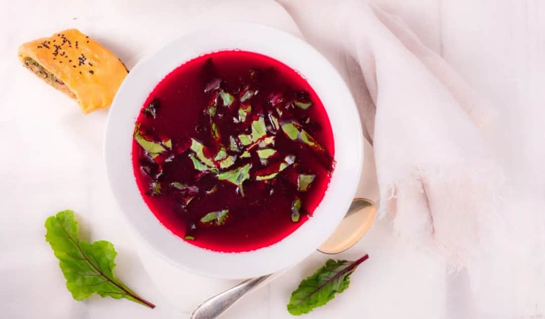 Jak ugotować zupę botwinkę - prosty przepis na pyszne danie