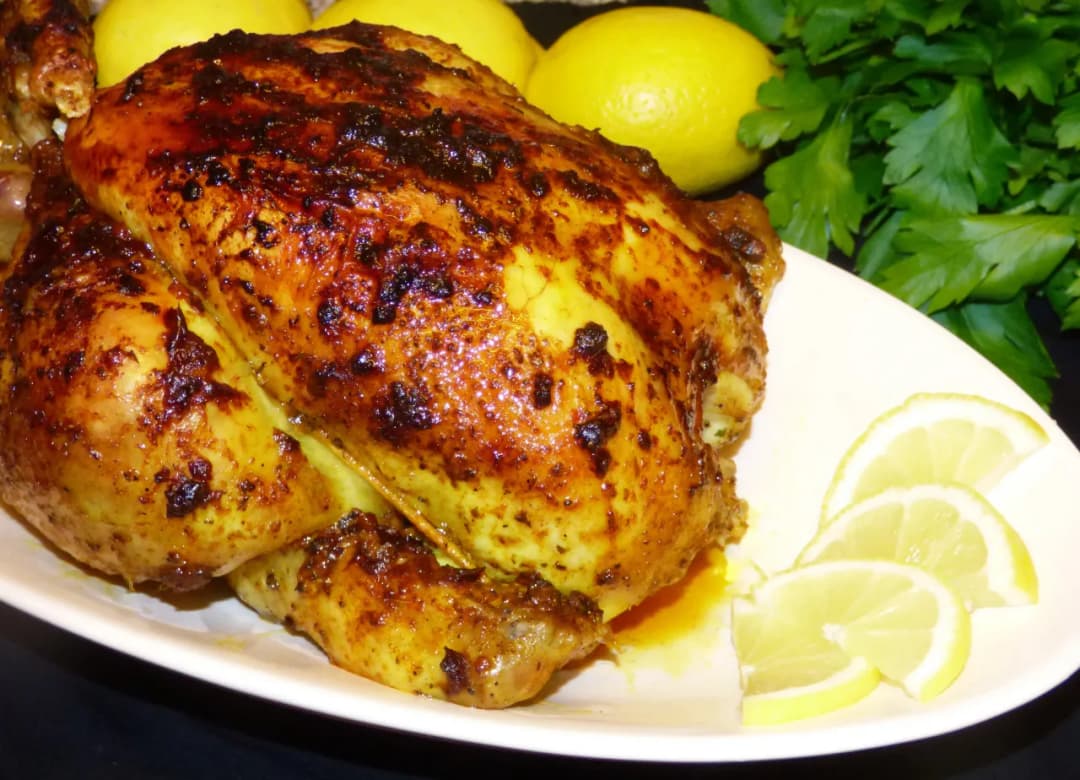 Jak upiec całego kurczaka w piekarniku, aby był soczysty i chrupiący