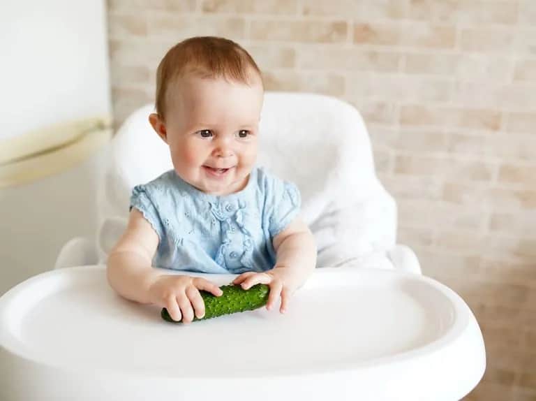 Zupa ogórkowa od którego miesiąca? Bezpieczne wprowadzenie dla niemowląt