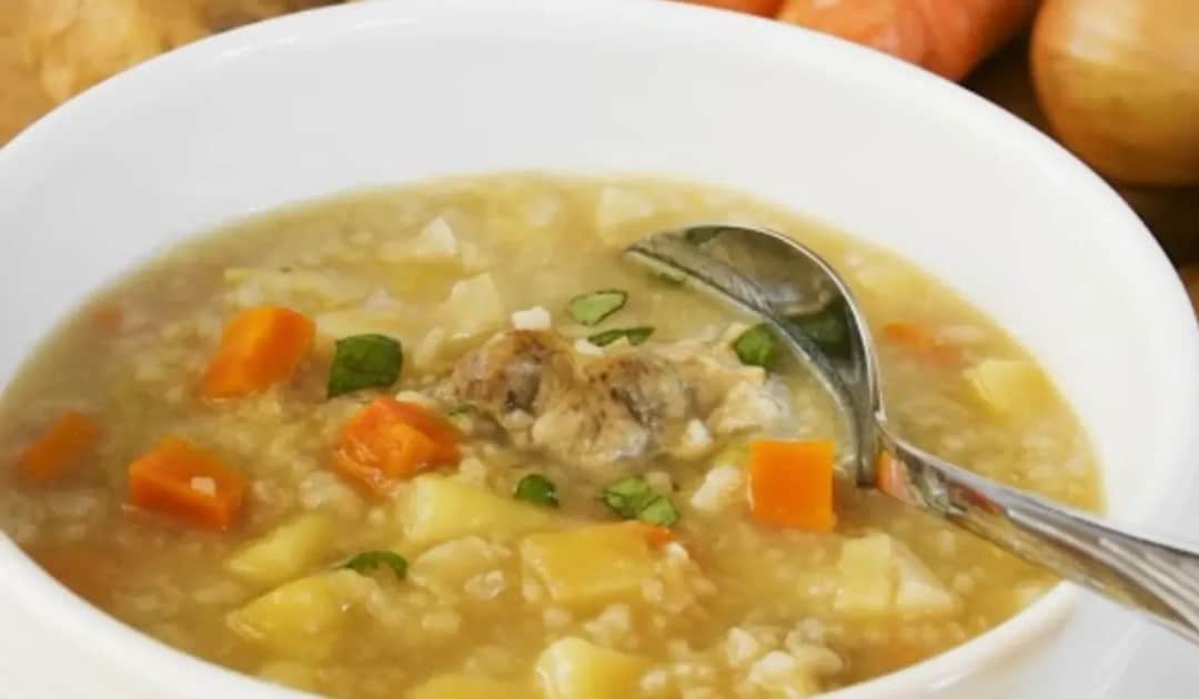 Jak zrobić zupę krupnik – prosty przepis na smaczną zupę domową