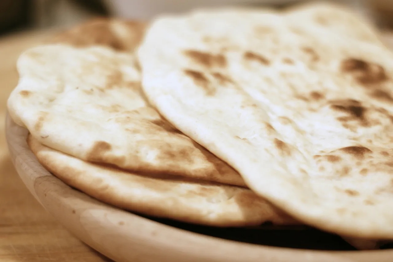 Jak przechowywać chlebek naan, aby nie stracił świeżości?